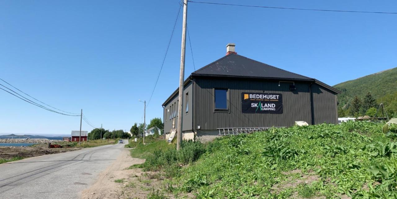Bedehuset Basecamp Senja Hotel Skaland Екстериор снимка